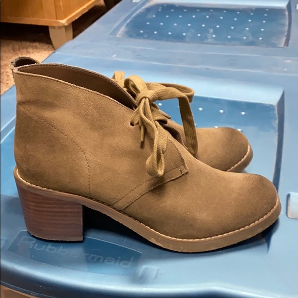 Size 9 Boots - Picture 4 of 8